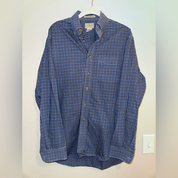 L.L. Bean Men's Navy Plaid Button Down Shirt - Picture 1 of 4